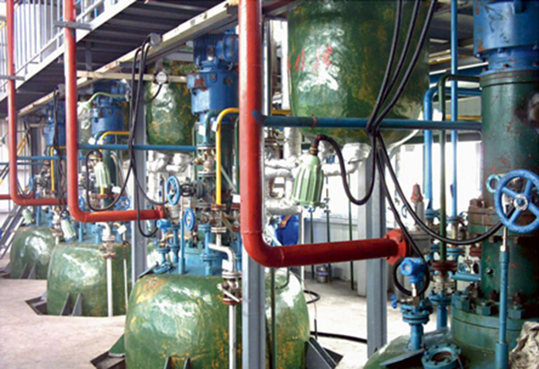 自吸加氫反應釜（8臺生產(chǎn)現(xiàn)場）